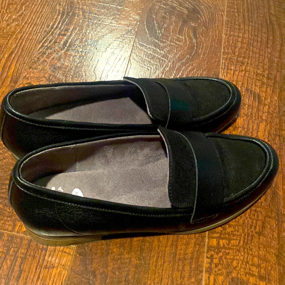 Black loafers size 9m